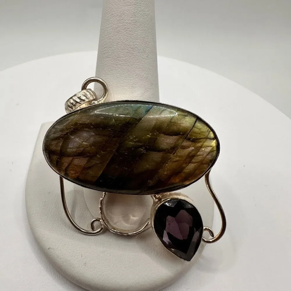 Stunning‎ Labradorite cabochon and pear but amethyst in .925 pendant!